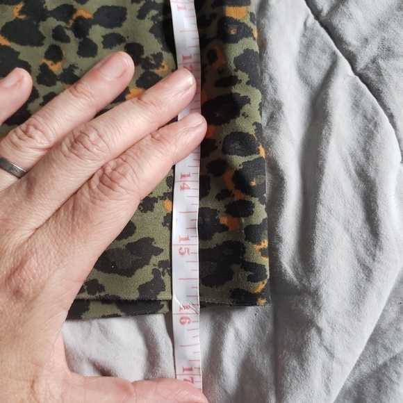 H&M Green Leopard Pencil Skirt Women's 8 Animal Print Sexy Party Work Casual EUC - Picture 10 of 10